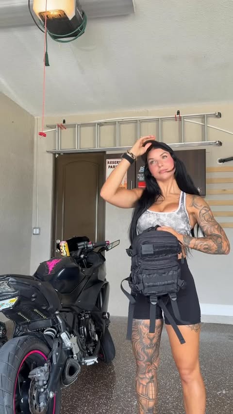 Instagram post by @rachnicolefit for Wolfpak. Caption reads: [...] to save Link 🔗: Backpack: @wolfpak.official....