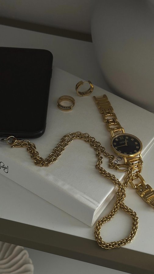 Instagram post by @cristinasurdu for COEUR DE LION Jewellery. Caption reads: [...] stories 🥰 AD
•••
#coeurdelion....