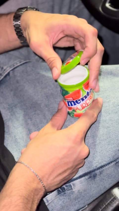 Instagram post by @madufontess for Mentos. Caption reads: o sabor de mentos mais amado 🍉✨ 

@mentosbrasil....