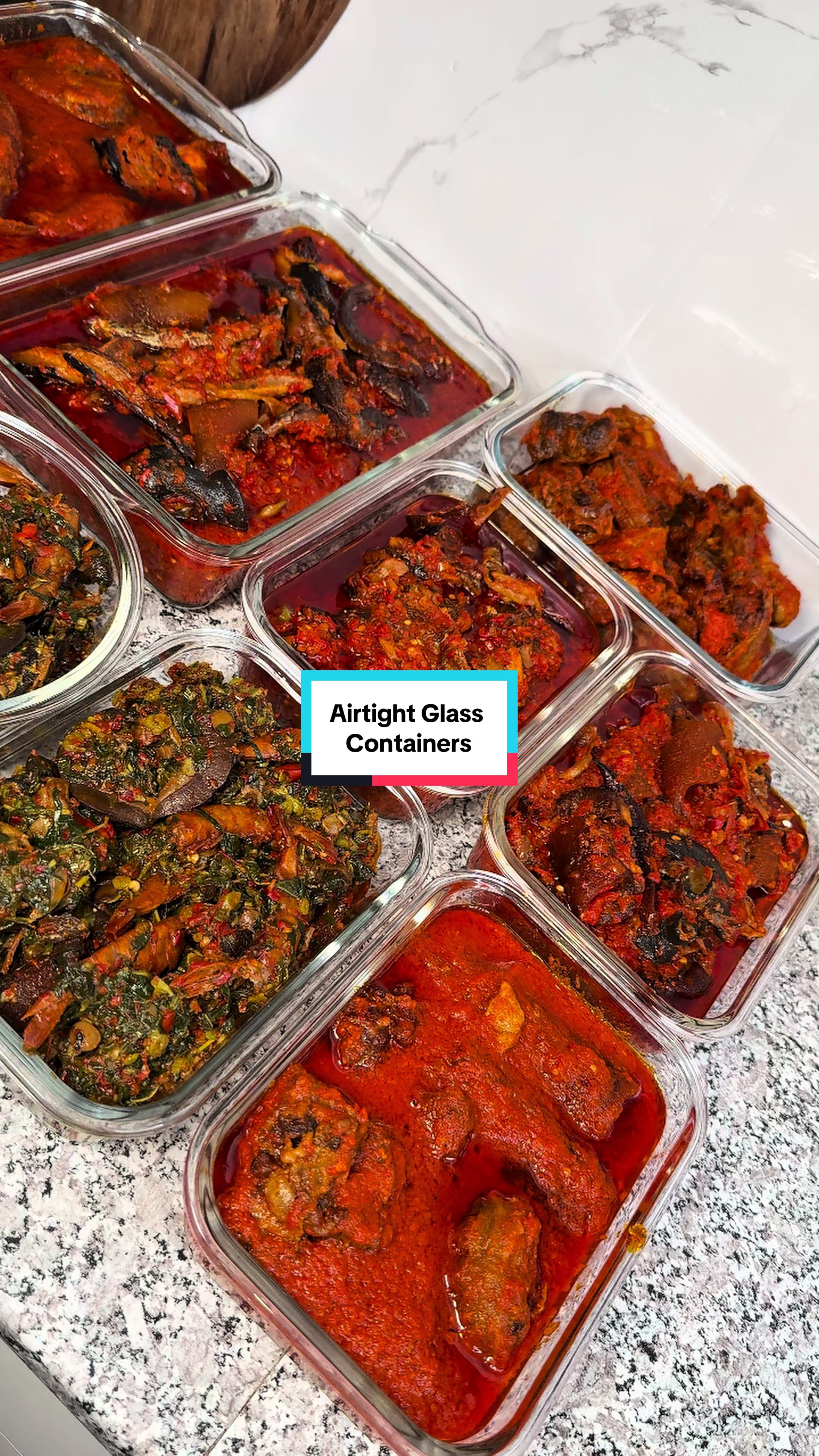 TikTok post by @ladydaroza for Straame. Caption reads: [...] #foodstorage #mealprep #glasscontainer....
