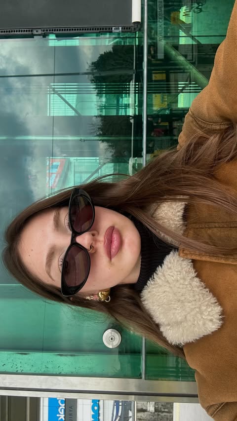 Instagram post by @zeynepozyilmaaaz for Benefit Cosmetics. Caption reads: bu ay gram altın almak yerine parfüm ve pudra....