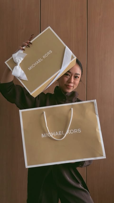 Instagram post by @bananalace for Michael Kors. Caption reads: [...] with the chic Bryant crossbody....