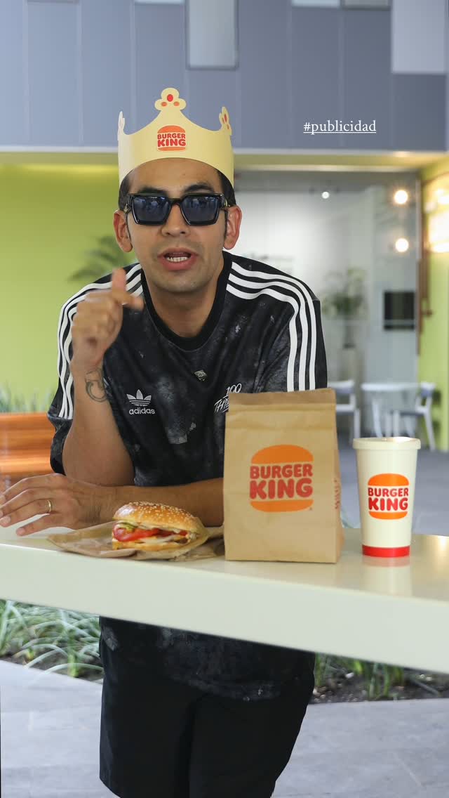 Instagram post by @elcapiperez for BURGER KING. Caption reads: Bandita, mañana es el Día de la WHOPPER®️ 🍔....