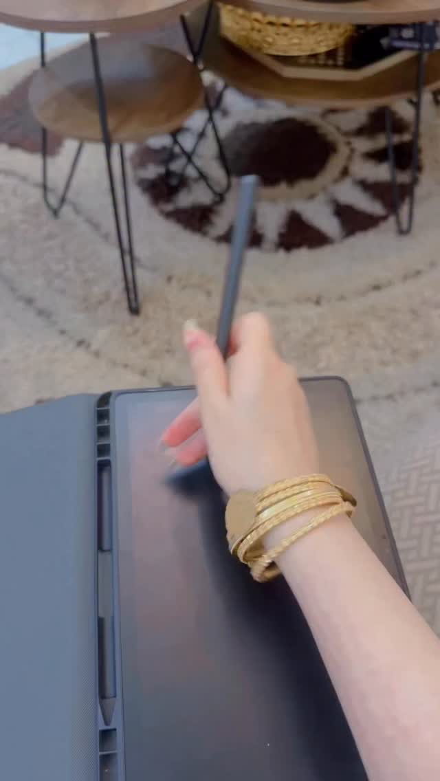 Instagram post by @silz_99 for HUION. Caption reads: @huiontablet  #huion #kamvasslate11.