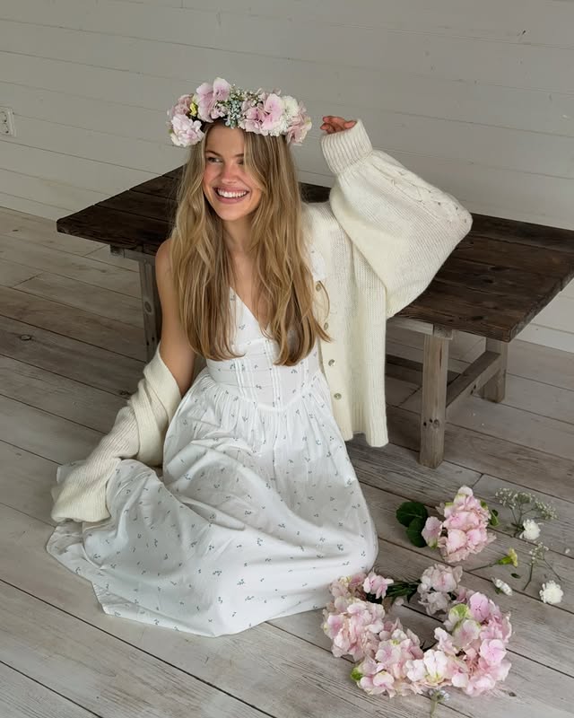 Instagram post by @emmstell for Gina Tricot. Caption reads: [...] A lovely midsummer celebration with....