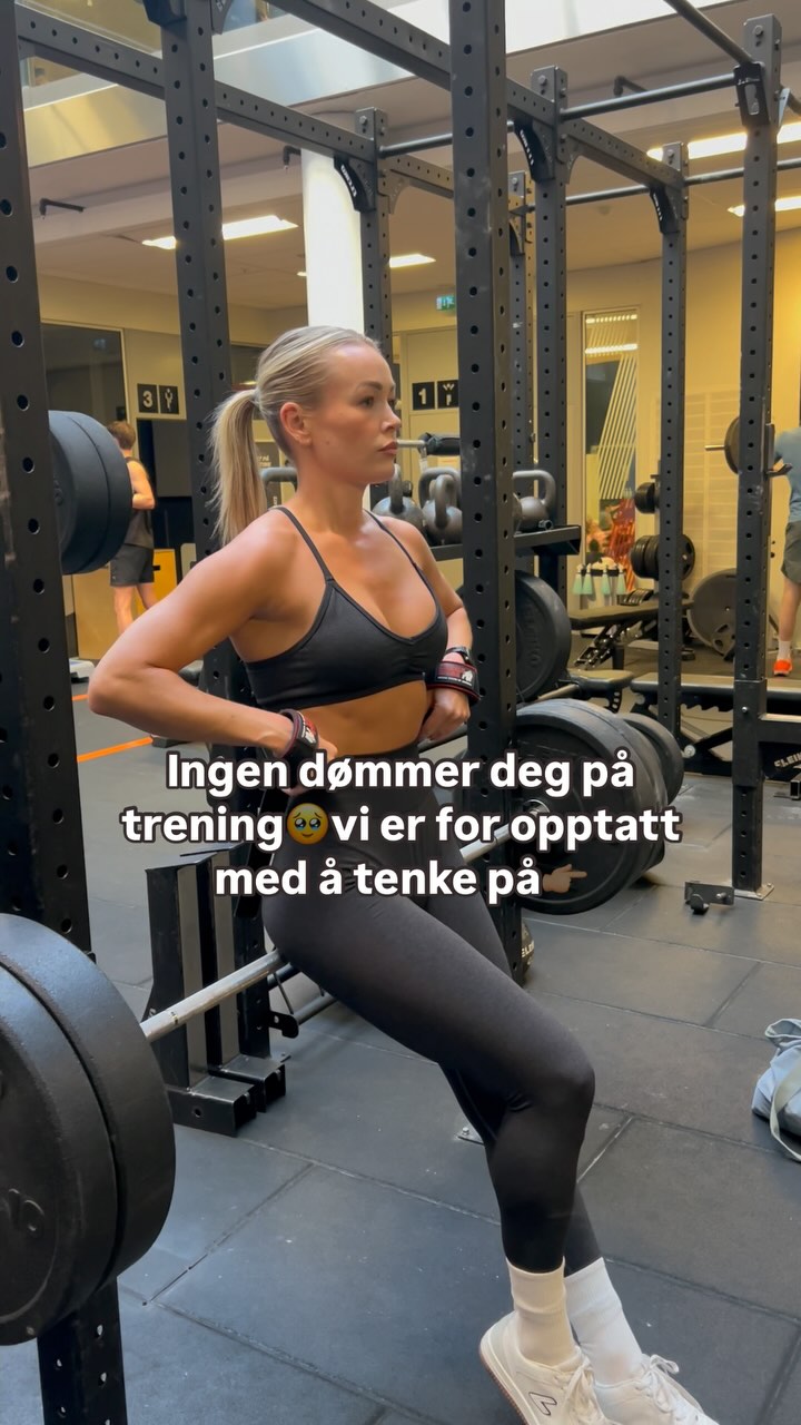 Instagram post by @susanneherlofsen for tights.no. Caption reads: annonse Husk at alle andre på trening som regel er....