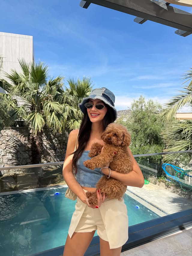 Instagram post by @rojdailaldigurbuz for Hermès. Caption reads: Tatil dolabım, hepsi etiketli 🥰♥️🔖 . . . .....