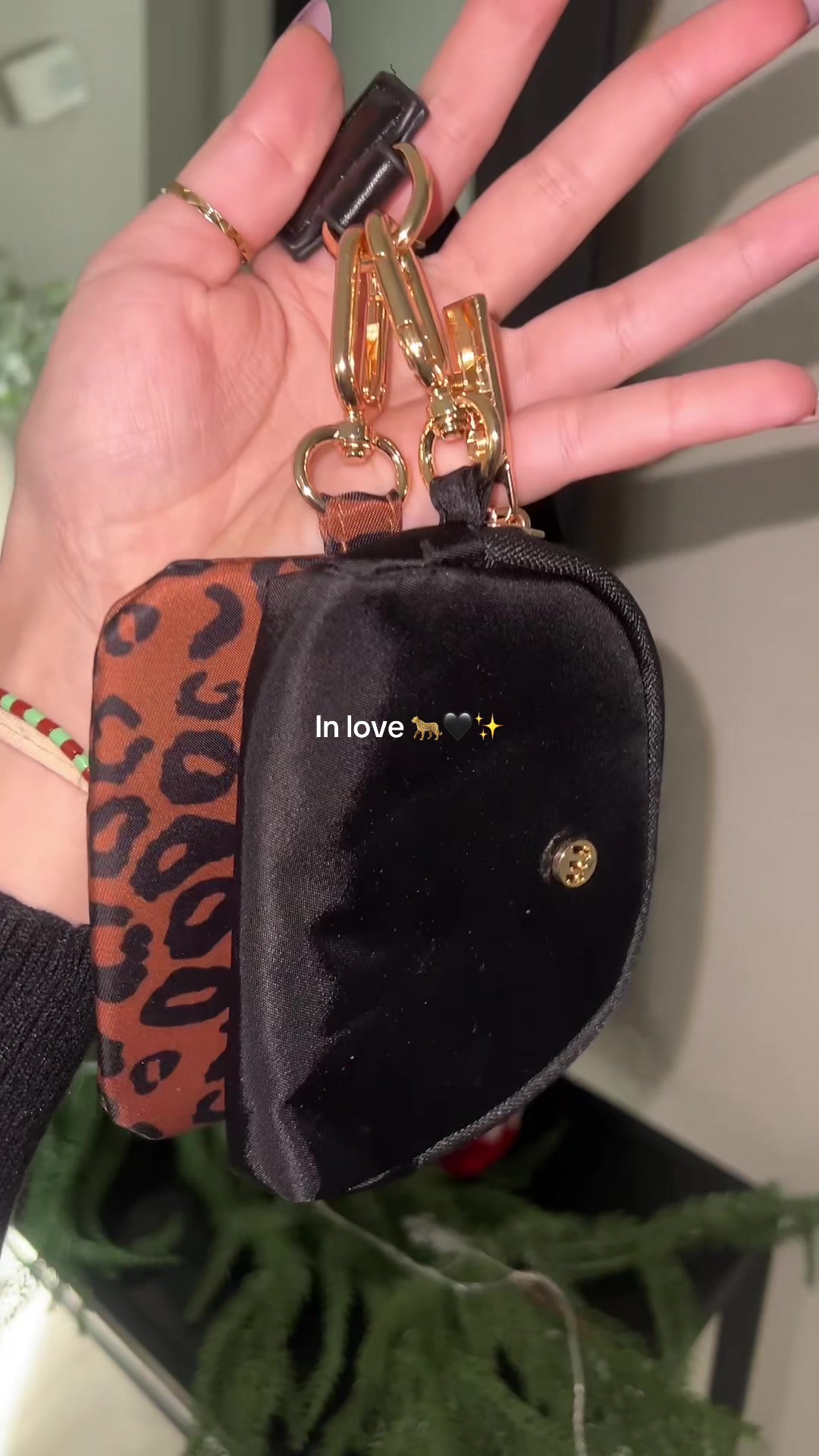 TikTok post by @caroliiinaaaa for MEXS Bag-US. Caption reads: [...] #tiktokshopcreatorpicks @MEXS Bag-US.