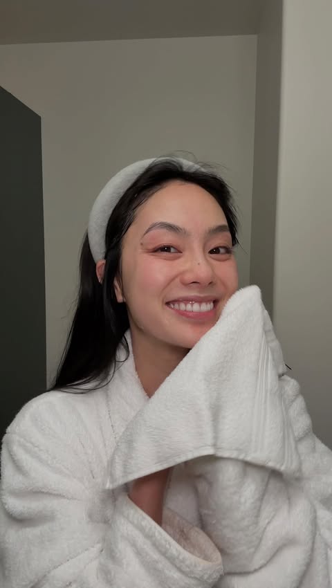 Instagram post by @drmadalyn for NEOSTRATA. Caption reads: [...] resurfacing, without the irritation -....