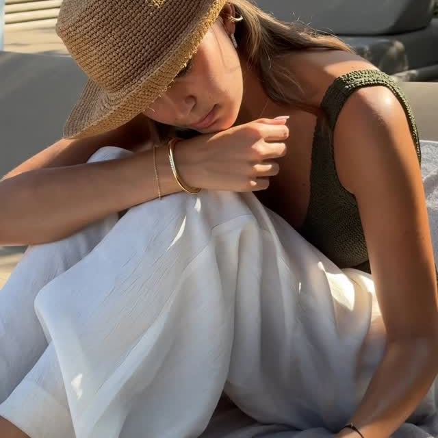 Instagram post by @maria.calvet for TOUS. Caption reads: sparkly diamonds for summer @tousjewelry

publi.