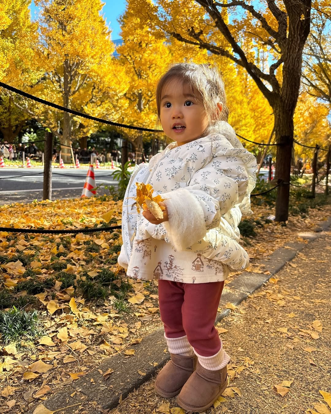 Instagram post by @yuzu.22baby for moimoln japan. Caption reads: アンバサダー&キッズ店長をさせて頂いているモイモルン @moimoln.jp....