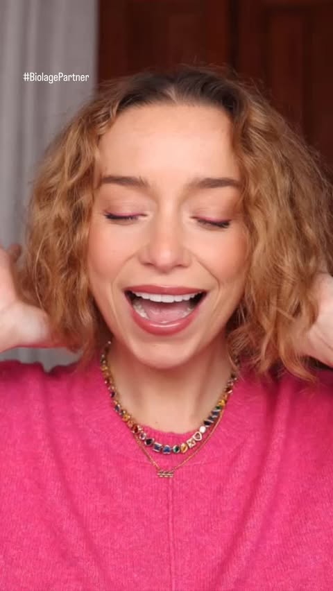 Instagram post by @sarah_louwho for Biolage. Caption reads: [...] are happiest when they’re hydrated!....