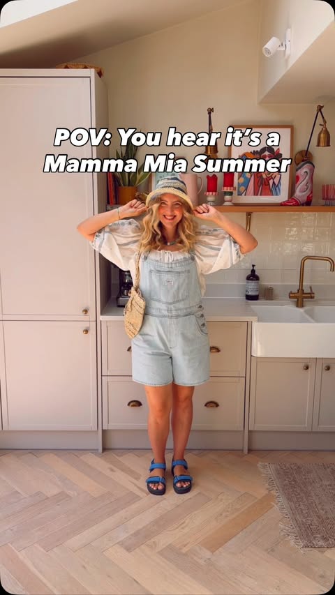 Instagram post by @leannedopaminedressing for White Stuff. Caption reads: [...] @vinted Blouse: @sezane Bucket hat:....