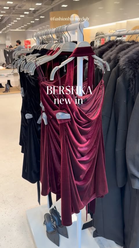 Instagram post by @fashionhunterclub for BERSHKA. Caption reads: Neu bei @bershka | Anzeige

_
Folge mir für mehr....