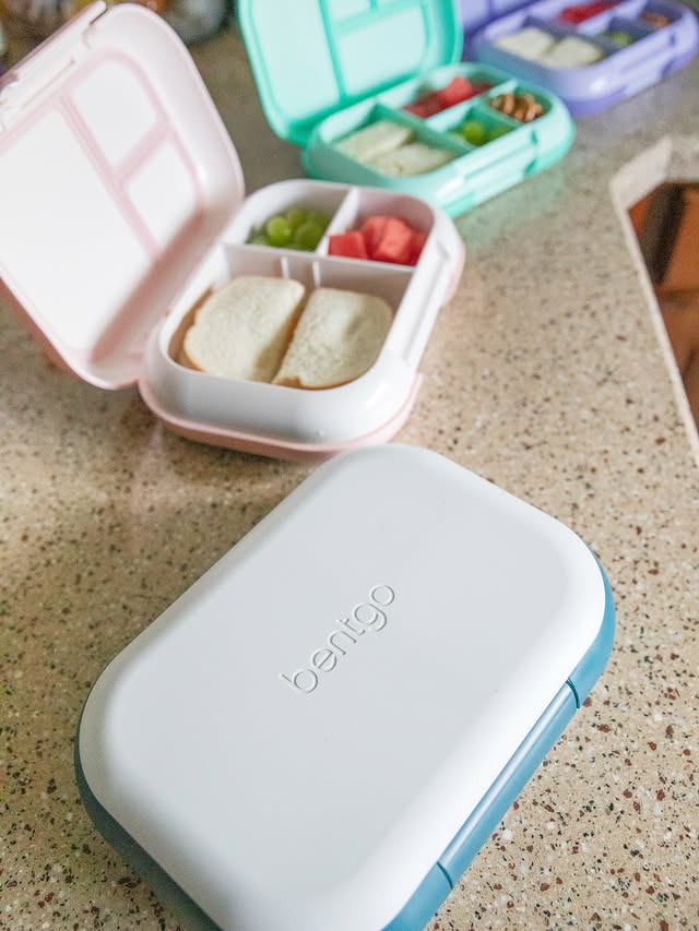 Instagram post by @mommareview for Bentgo. Caption reads: [...] planning ahead… and our secret weapon?....