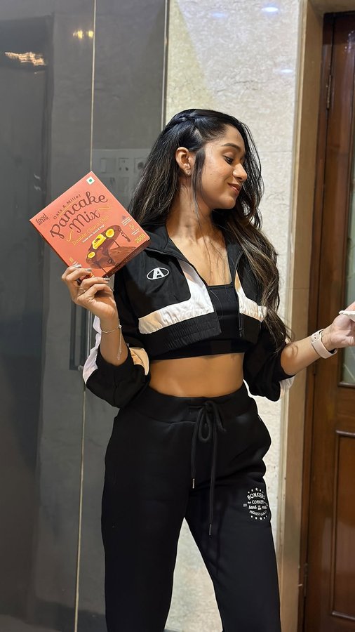 Instagram post by @fit.with.archie for foodstrong. Caption reads: [...] workout is a blessing✨ Yum 🥞from....