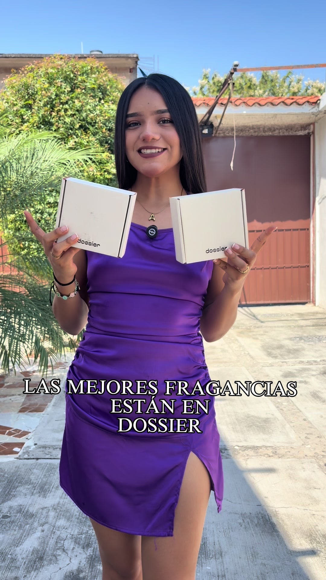 TikTok post by @abicitabebe for Dossier. Caption reads: Obtén hasta un 40% de descuento en DOSSIER por el....