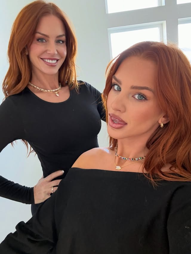 Instagram post by @julia.hatch for Kendrascott. Caption reads: #KendraScottPartner 🎄 Timeless jewelry for a most....