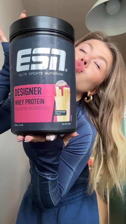 Instagram post by @monawithoutlisa for Esn. Caption reads: happy shopping @esncom.