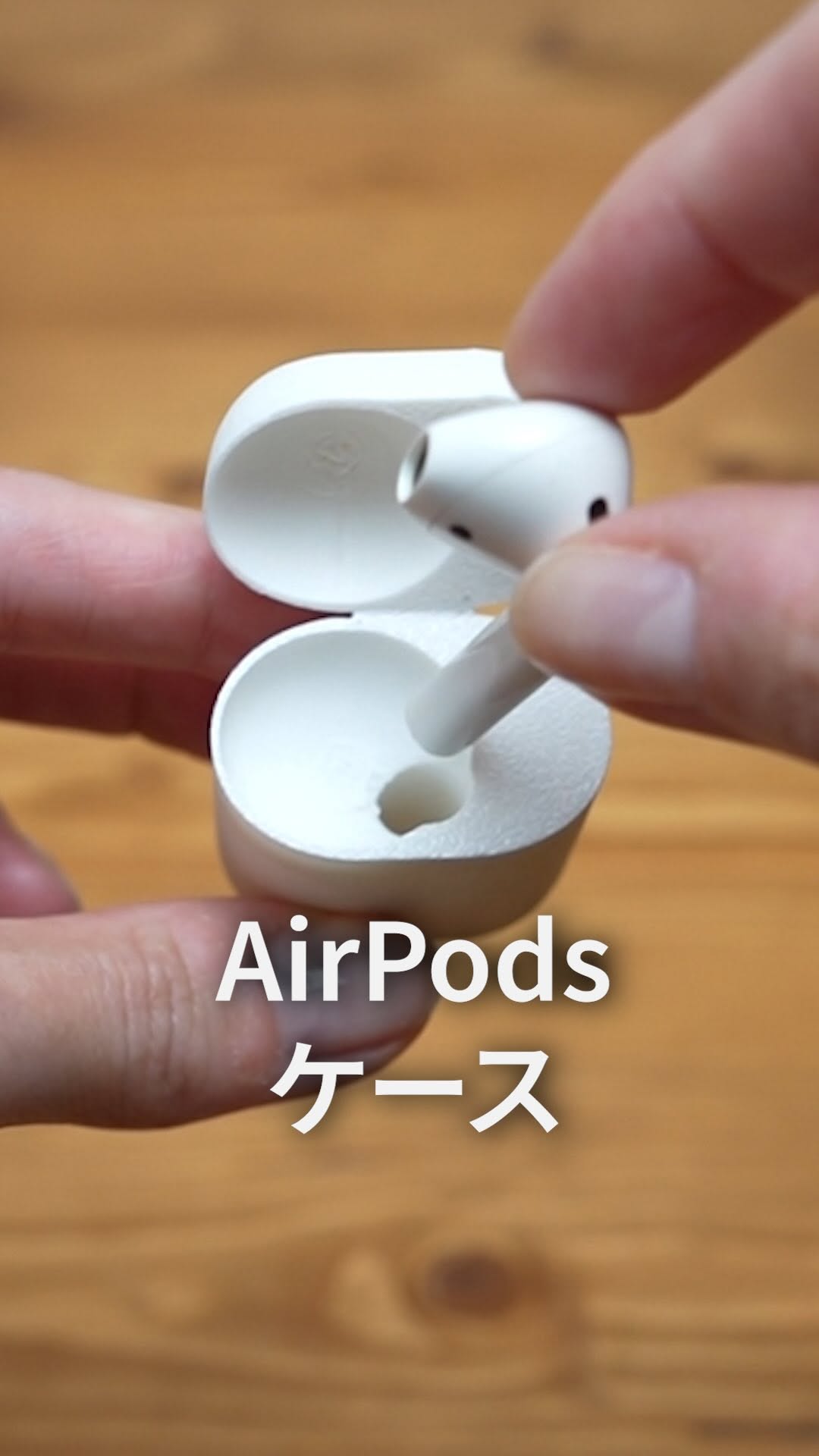 Instagram post by @pukka_japan for Canva. Caption reads: 片耳 AirPods ケースを作った！

@canvajapan 

#pr....
