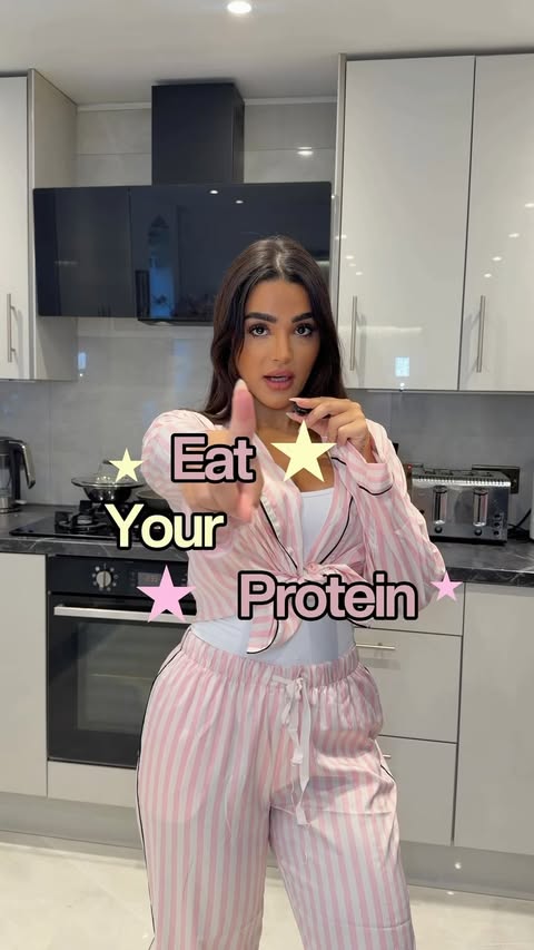 Instagram post by @itz.helia for Holland & Barrett. Caption reads: Make high protein pancakes with me since I’m a gym....