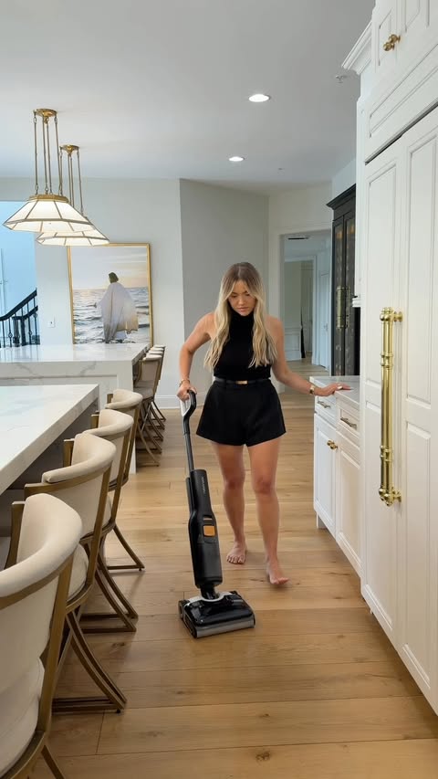 Instagram post by @diana_konfederat for Roborock. Caption reads: [...] love having a clean home! Luckily Roborock....