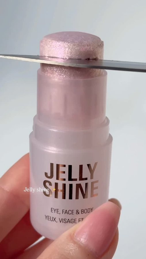 Instagram post by @fromsandyxo for Makeup Revolution. Caption reads: Bounce & shine ✨ @makeuprevolution Jelly Shine....