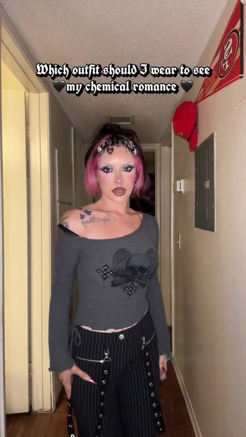 Instagram post by @diabolikamakeup for Hot Topic. Caption reads: [...] for the concert 🥰 Outfits from @hottopic....