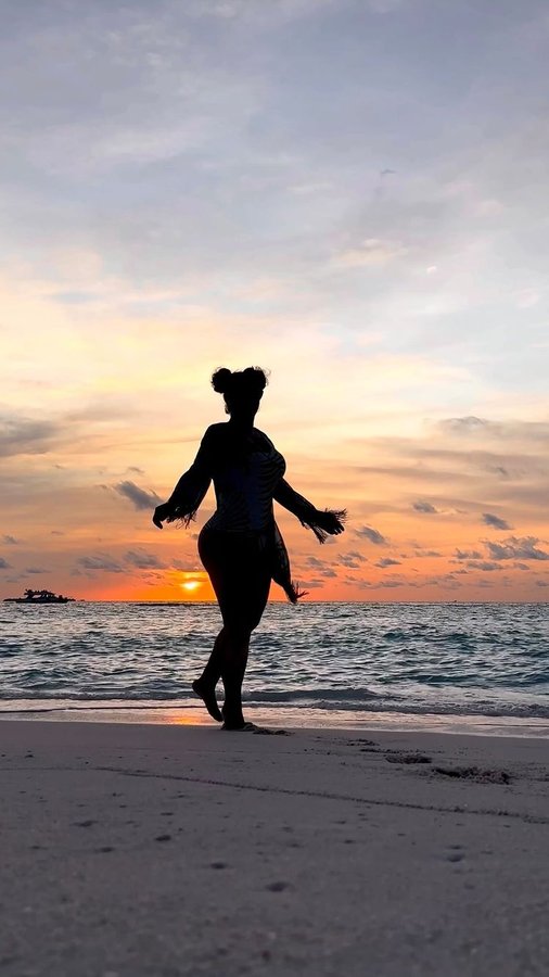 Instagram post by @ilkealkan for Visit Maldives. Caption reads: 🌅 #reklam.