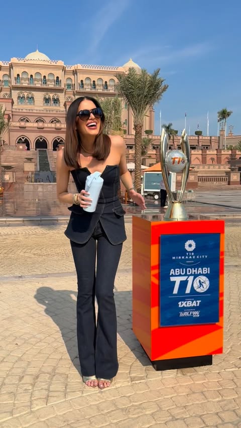 Instagram post by @erinvholland for The Collagen. Caption reads: [...] - I glow on the go with @thecollagen.co ‘s....