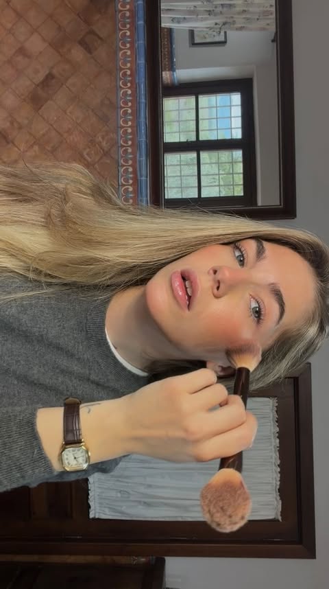 Instagram post by @luisagcas for Fossil. Caption reads: [...] ready to buy last minute presents....