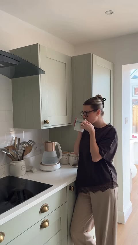 Instagram post by @louisesibley for Russell Hobbs. Caption reads: [...] vlog after work👩🏽‍💻☁️✨☕️ This....