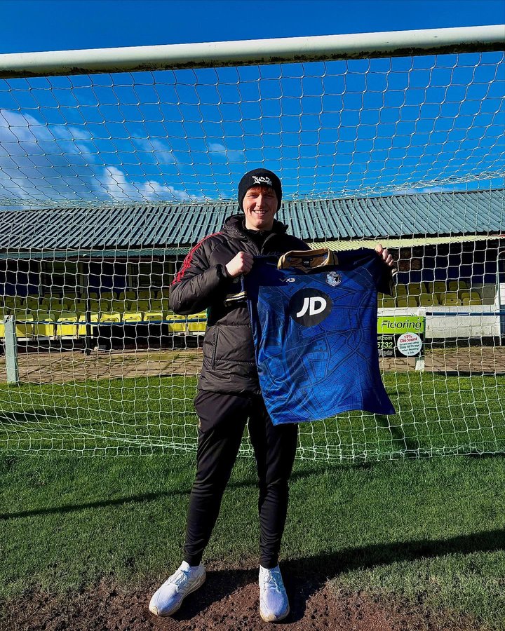 Instagram post by @wintonyanitedofficial for JD Sports. Caption reads: That navy and gold. 🔥
@wintonyanitedofficial....