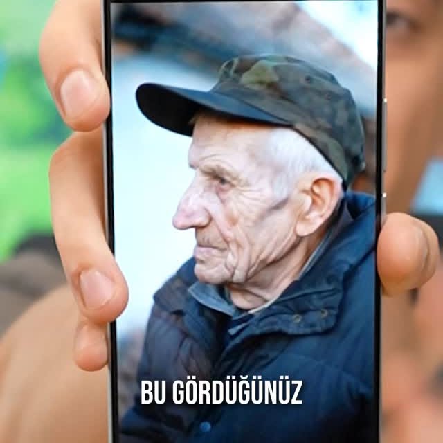 Instagram post by @mendeburlemur for Honor. Caption reads: 17 Farklı yapay zeka özelliği ve yüksek....