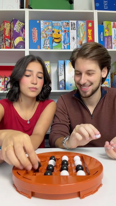 Instagram post by @filipeeisa_ for Mercado Livre. Caption reads: [...] Track Chess Game Id: SU5ZG1-9Q9M....