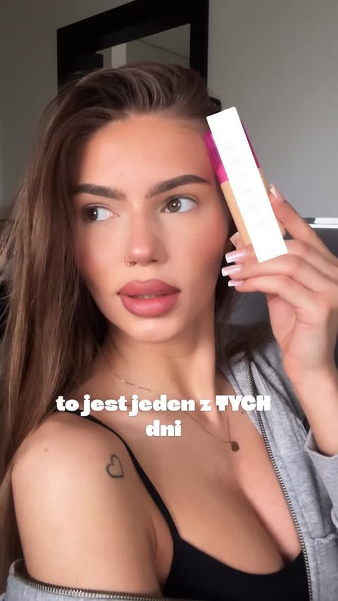 Instagram post by @michalowska.natalia for NYX Professional Makeup Polska. Caption reads: moja skóra dziś: 🙃 mój pewniak: 08 + 12 NYX....