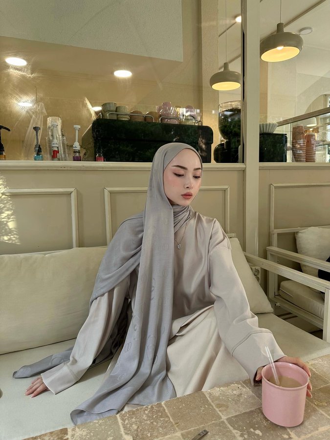 Instagram post by @runifluz_ for Imannoor. Caption reads: Comfy day with @imannoor 🐚🤍

#isbirligi....