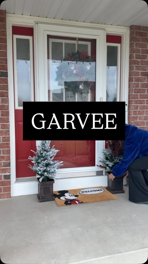 Instagram post by @daisy.diarys for Garvee. Caption reads: Small tree, big holiday vibes ✨🎄
This charming....