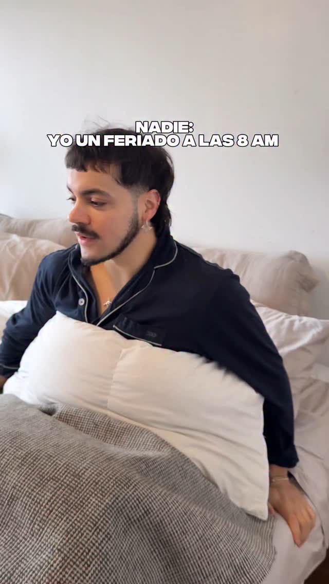 Instagram post by @felicavieresv for Clorox. Caption reads: Un dia eres joven y al otro te encuentras con....