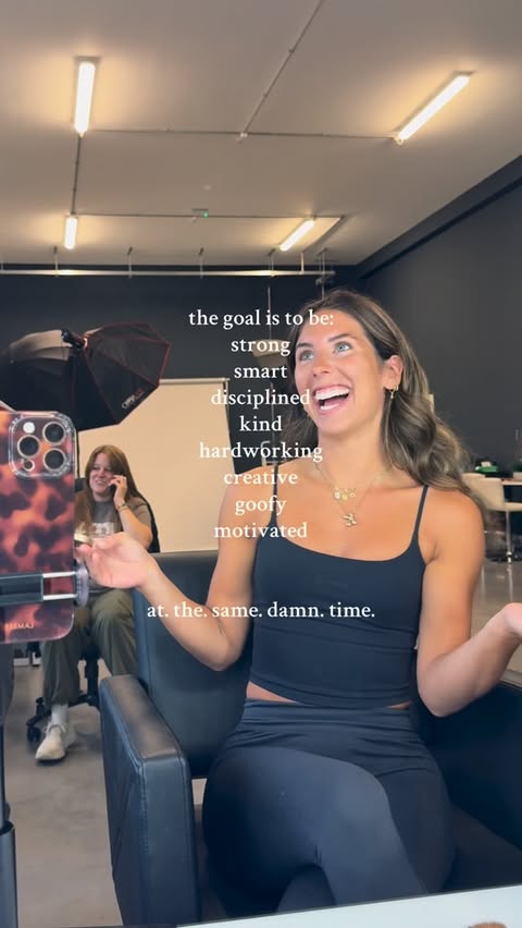 Instagram post by @kennfitt for DFYNE. Caption reads: [...] as me 💃🏼🦋🌸🍑🥂☀️🥳 Gym outfits from....