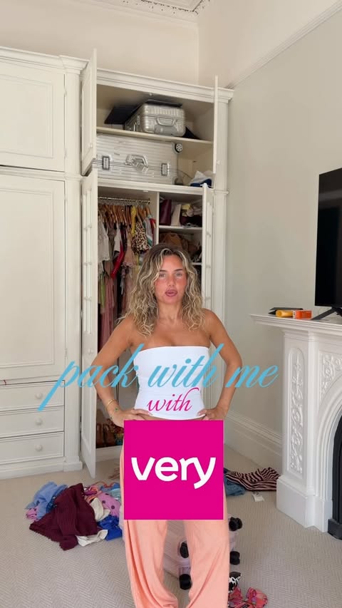 Instagram post by @jasmingreenx for Very. Caption reads: pack with me for a last minute trip ft @veryuk....