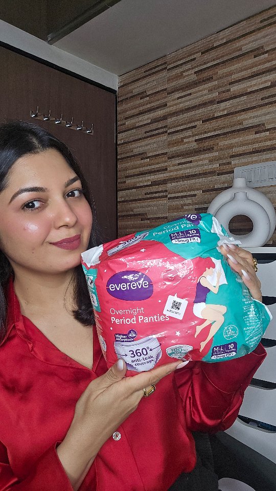 Instagram post by @makeupfashionrevival1 for The Pianosa Project. Caption reads: Period freedom alert! 🚨 
Ditch the pad stress....