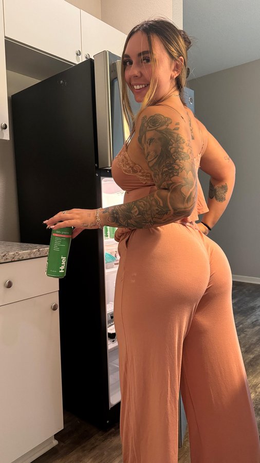 Instagram post by @abbyberner for Huel. Caption reads: @huel makes it so much easier to get my greens in....