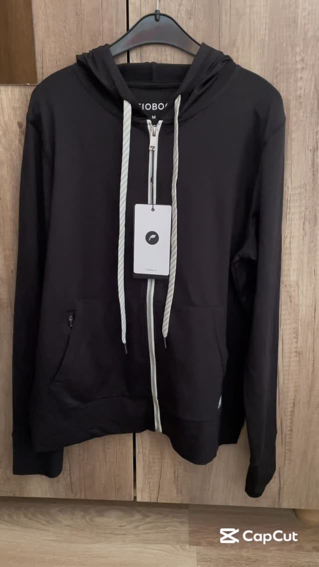 Instagram post by @jetesaa_hoxha for Fioboc. Caption reads: Werbung/Advertising - All outfit: @fioboc_official....