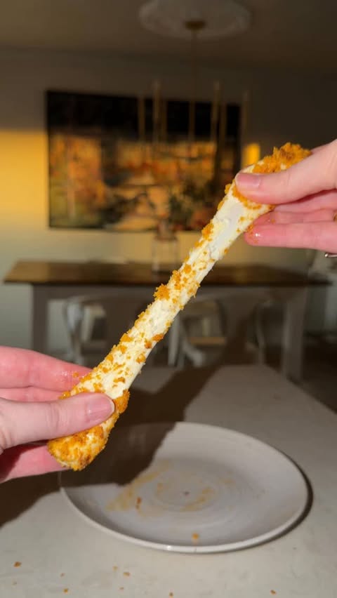 Instagram post by @liz____hall for Quest Nutrition. Caption reads: Healthy High Protein Pizza Mozzarella....