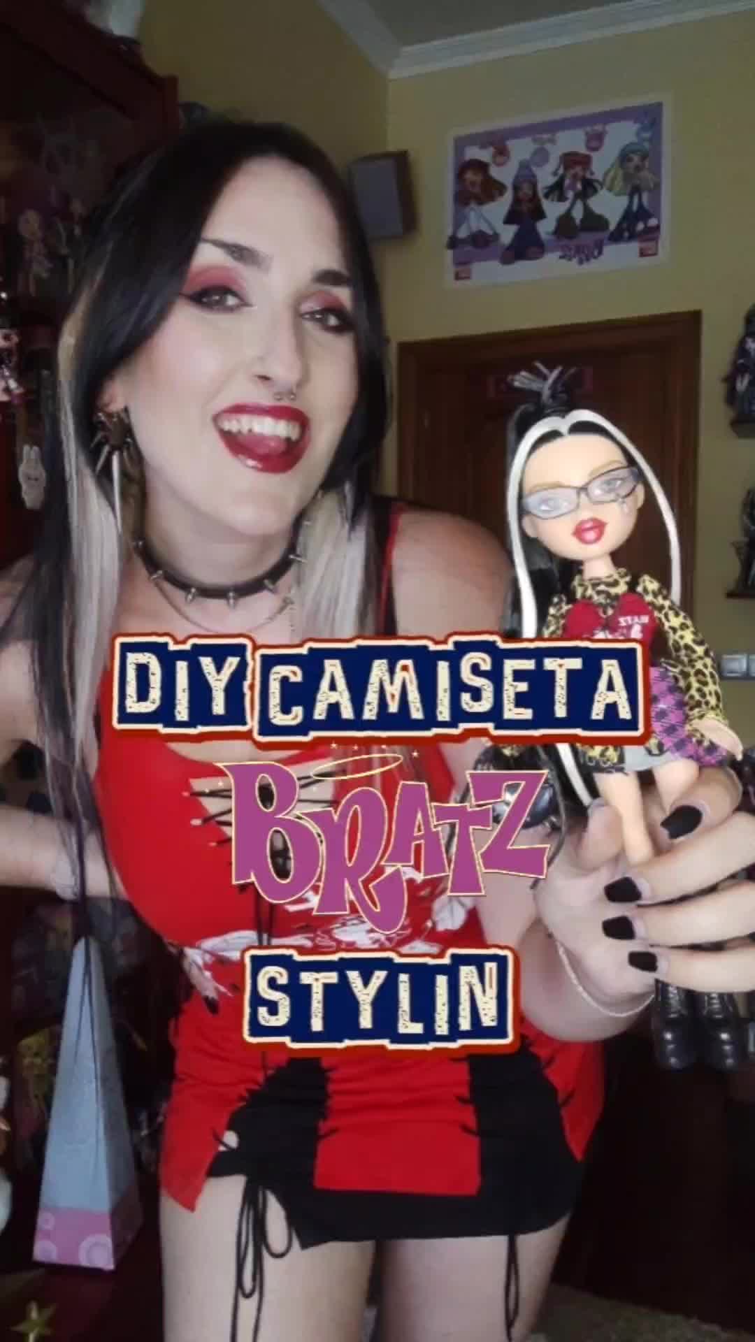 TikTok post by @koolkatklaus for Bratz. Caption reads: [...] la camiseta que viene con las Bratz Stylin,....