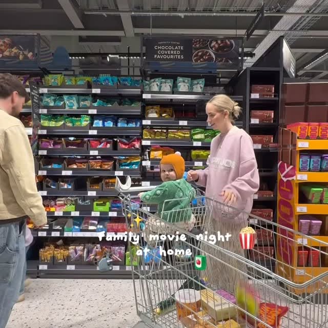 Instagram post by @esterapawlak for NEBULA. Caption reads: [...] snacks are out, right??

We use the Nebula....