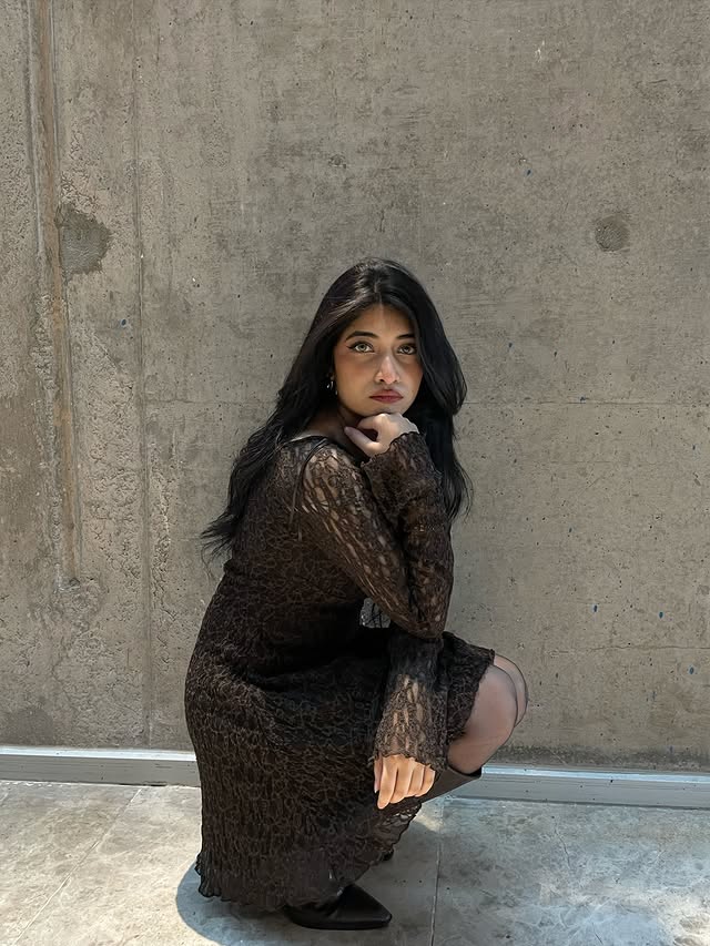 Instagram post by @meeru_frz for LC Waikiki. Caption reads: twen(teen) 💃💃

Dress: @bershka 
Thermal....