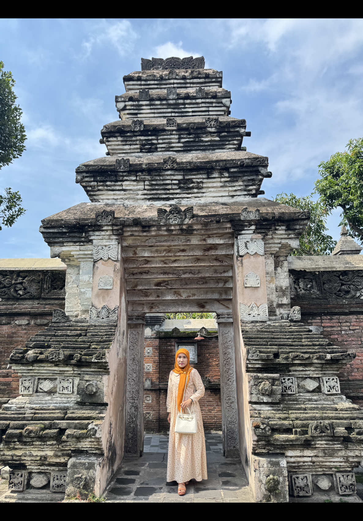 TikTok post by @ichamarizaa_official for Christy Ng. Caption reads: 👜👜Christy Ng’s Verona Handbag is a style that is....