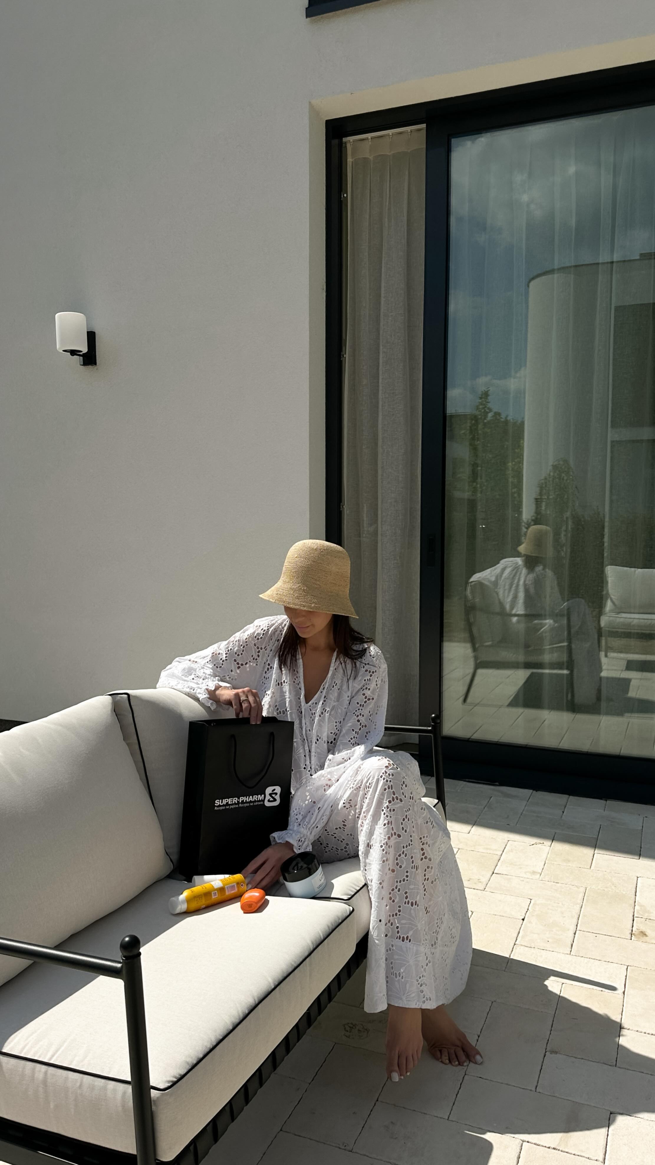 Instagram post by @aniawela for Super-Pharm. Caption reads: Lato w pełni więc to idealny moment na....